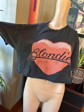 Blondie Heart Logo Cropped Tee in Black and Coral